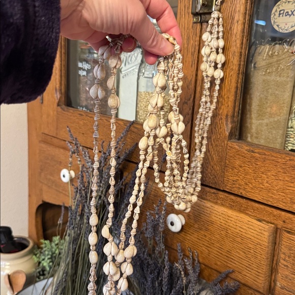 Cowrie Shell Plant holder/hanger 52” long - Picture 4 of 5